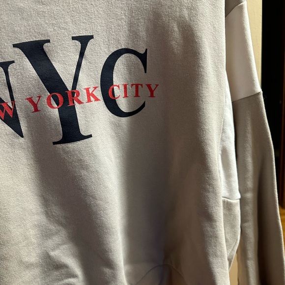 H&M NYC sweatshirt - Picture 3 of 7
